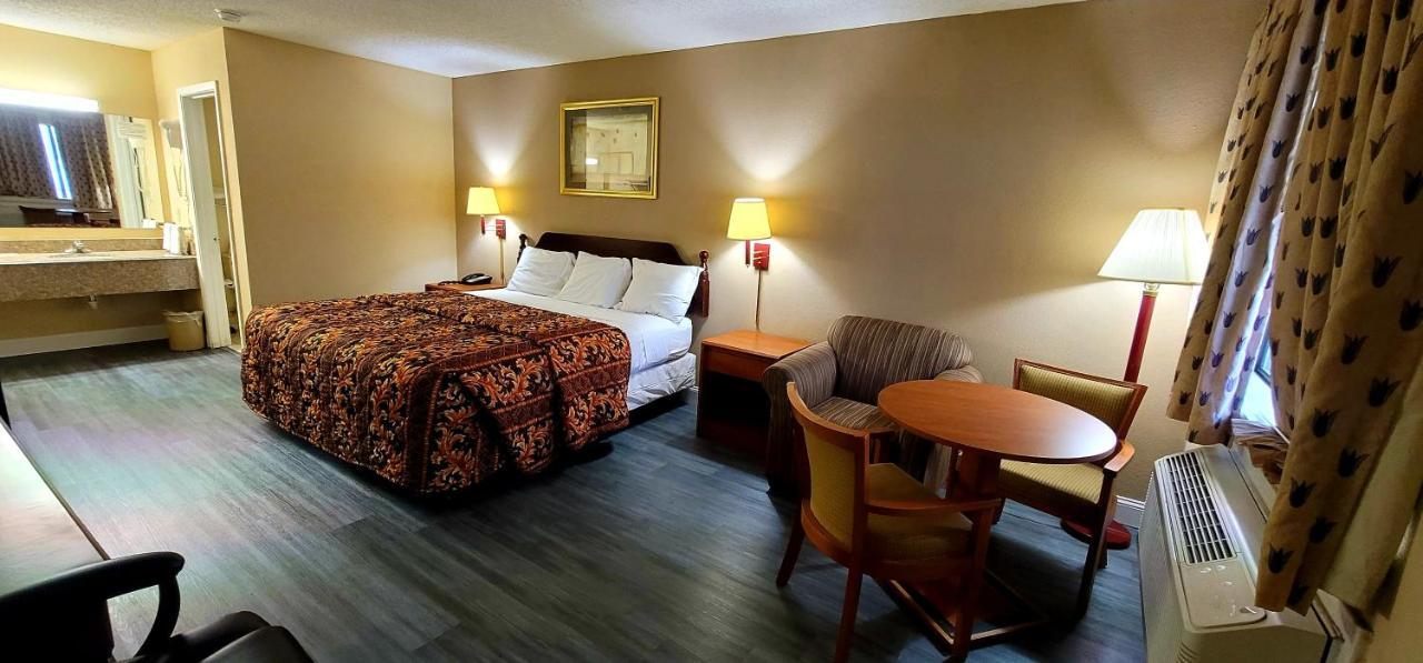 Regency Travel Inn Hayti Екстер'єр фото