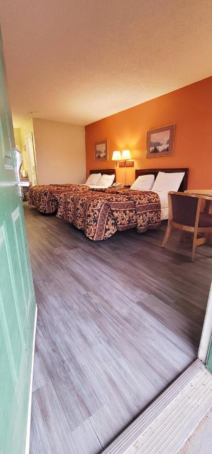 Regency Travel Inn Hayti Екстер'єр фото