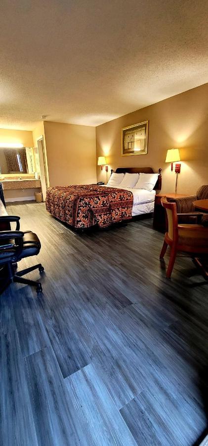 Regency Travel Inn Hayti Екстер'єр фото