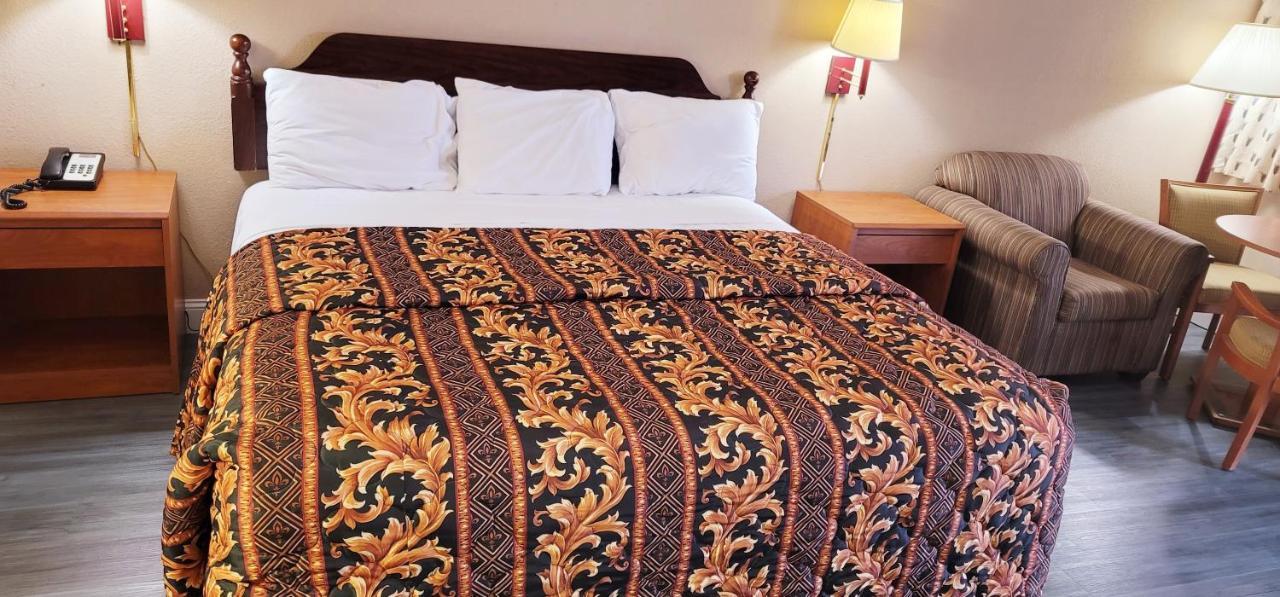 Regency Travel Inn Hayti Екстер'єр фото
