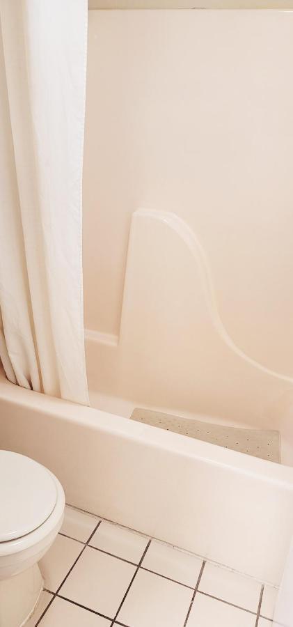 Regency Travel Inn Hayti Екстер'єр фото