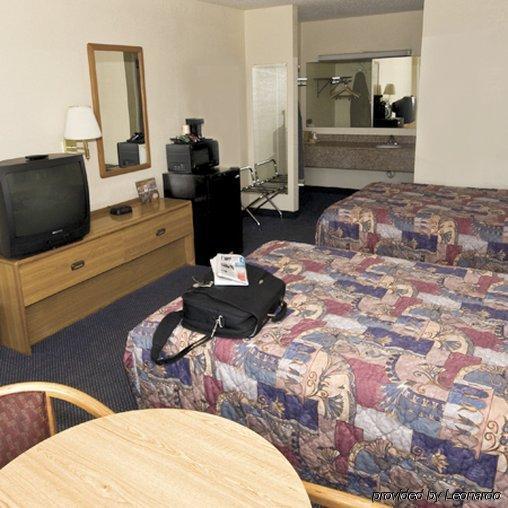 Regency Travel Inn Hayti Номер фото