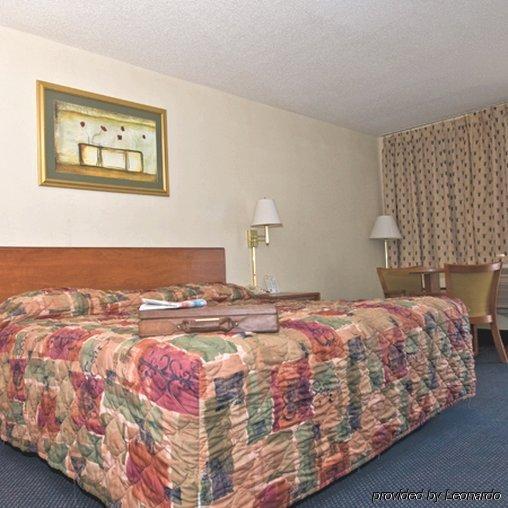 Regency Travel Inn Hayti Номер фото